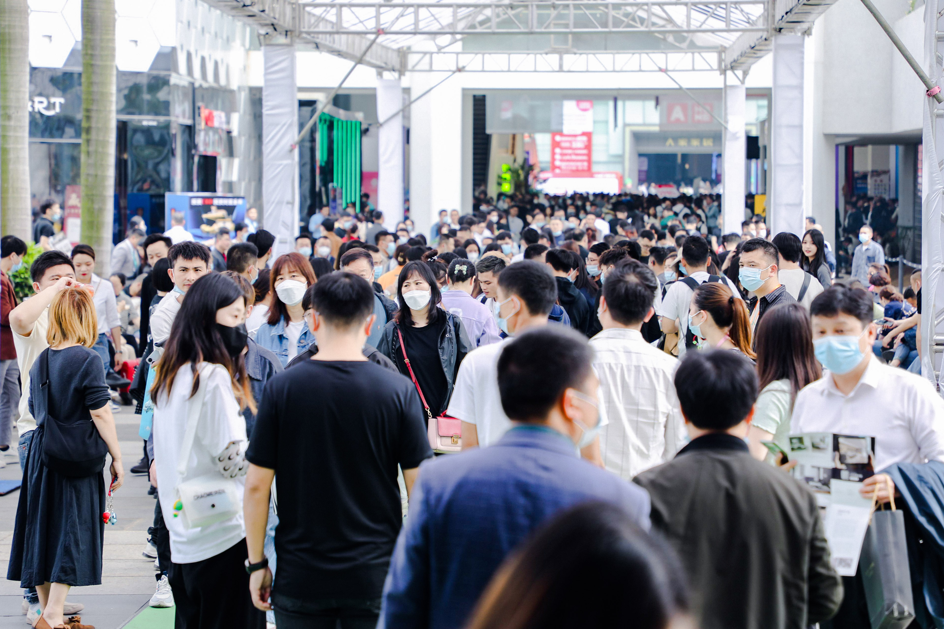 王祖藍(lán)到東莞厚街，竟然是為了逛這個(gè)家具商城！